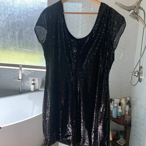 Elegant Black Sequin Dress - Picture 2 of 4